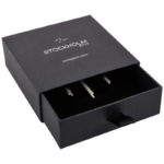 Stockholm ECO“ juvelyrikos dėžutė standžiai apyrankei – juodas „buckram“ kartonas / juodas porolonas - Image 2