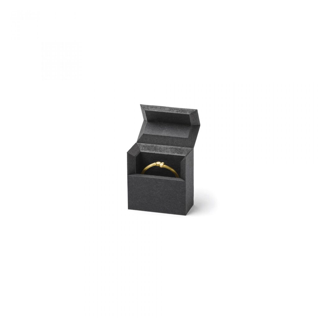 Flatline Box mini 30 x 15 x 32 mm novatoriška minimalistinė juvelyrikos dėžutė žiedui juoda